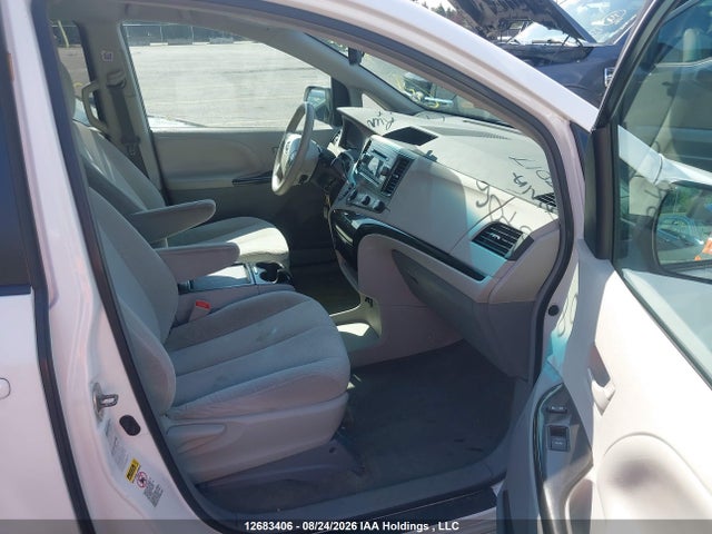 12683406 :رقم المزاد ، 5TDJK3DC1BS027017 vin ، 2011 Toyota Sienna Le 7 Passenger مزاد بيع