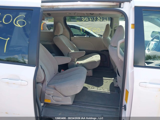 12683406 :رقم المزاد ، 5TDJK3DC1BS027017 vin ، 2011 Toyota Sienna Le 7 Passenger مزاد بيع