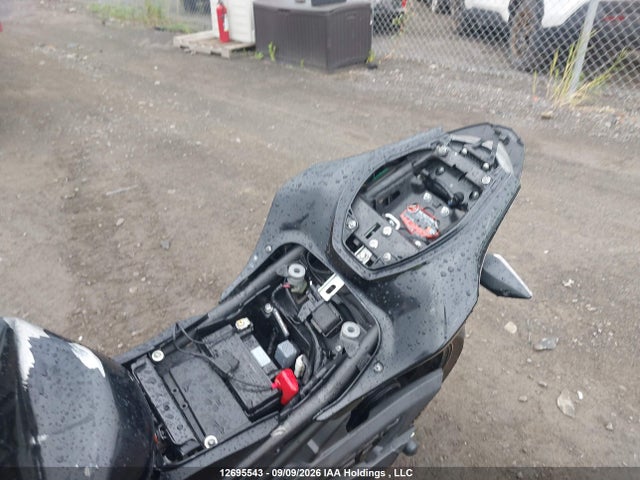 Kawasaki ZR900 2018 JKAZR2B1XJA006344 Image 15