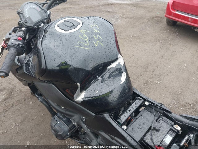 Kawasaki ZR900 2018 JKAZR2B1XJA006344 Image 16