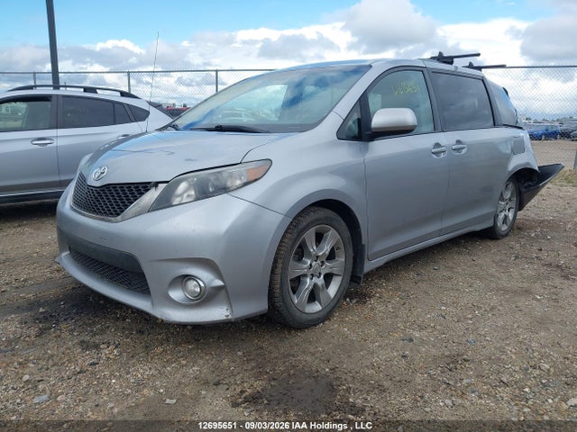 12695651 :رقم المزاد ، 5TDXK3DC4CS278139 vin ، 2012 Toyota Sienna Sport مزاد بيع