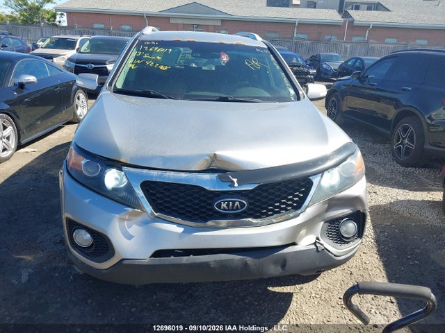 12696019 :رقم المزاد ، 5XYKTDA22DG422066 vin ، 2013 Kia Sorento Lx مزاد بيع