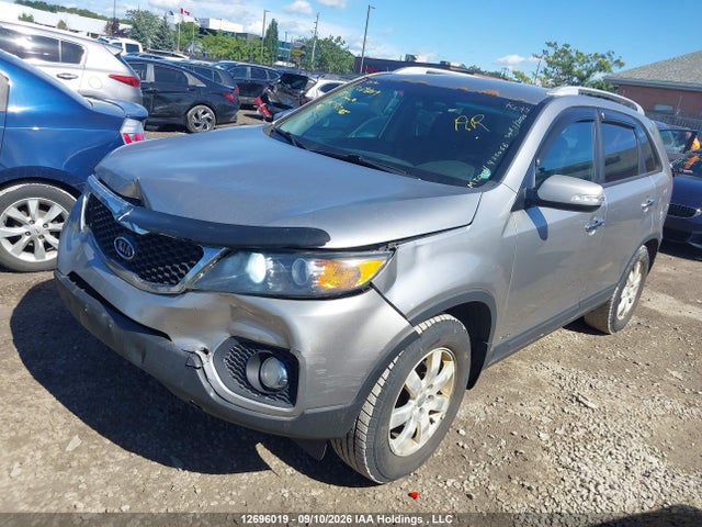 12696019 :رقم المزاد ، 5XYKTDA22DG422066 vin ، 2013 Kia Sorento Lx مزاد بيع