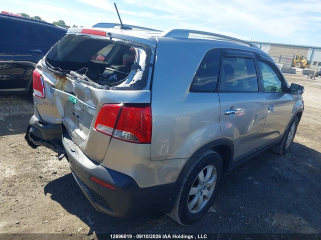 12696019 :رقم المزاد ، 5XYKTDA22DG422066 vin ، 2013 Kia Sorento Lx مزاد بيع