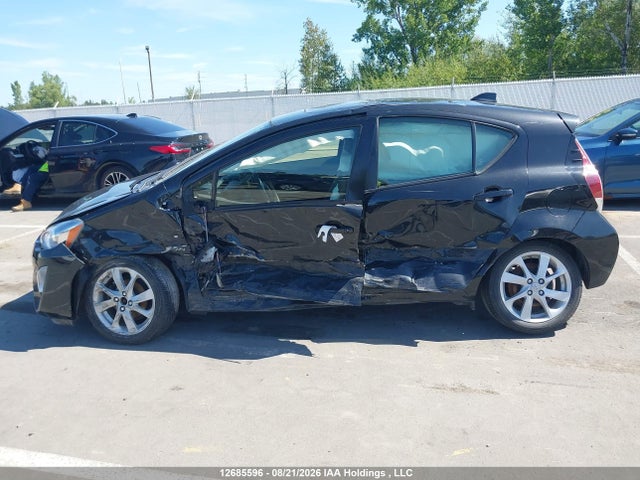JTDKDTB3XG1117403 Toyota Prius C Technology