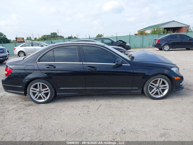 2014 Mercedes-benz C 300 მანქანა იყიდება აუქციონზე, vin: WDDGF8AB1EA955053, აუქციონის ნომერი: 12696181