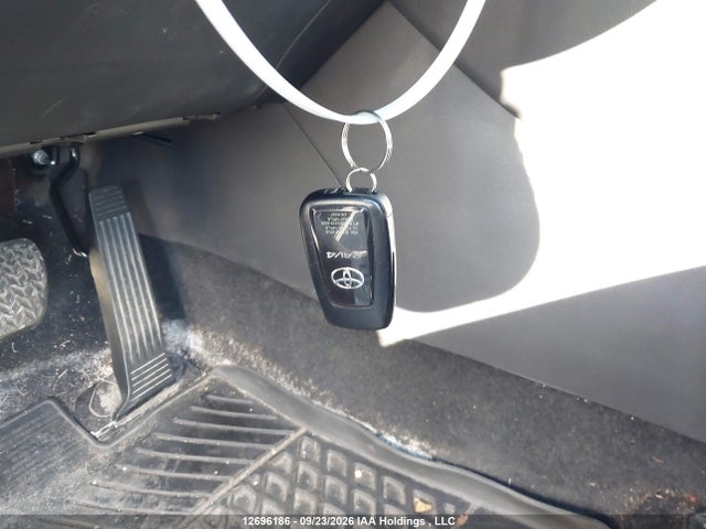 2T3R1RFV2NC301675 Toyota RAV4