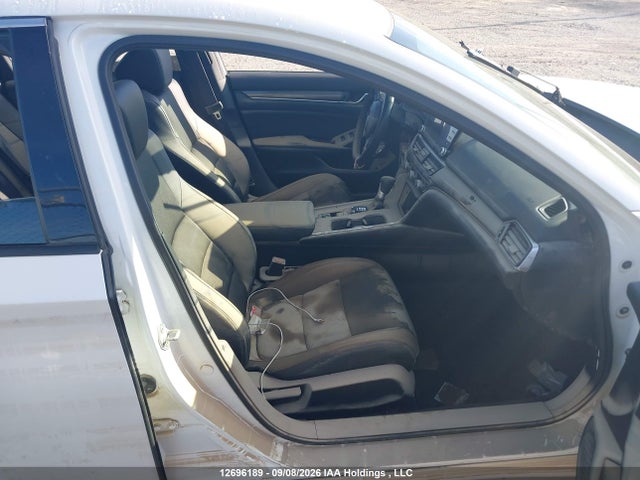 12696189 :رقم المزاد ، 1HGCV1F37NA801758 vin ، 2022 Honda Accord Sport 1.5t مزاد بيع
