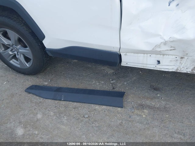 Продажа на аукционе авто 2022 Toyota Rav4 Xle/xle Premium, vin: 2T3R1RFV3NC293229, номер лота: 12696198