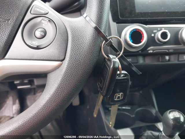 Honda FIT LX 2017 3HGGK5G55HM102752 Image 11