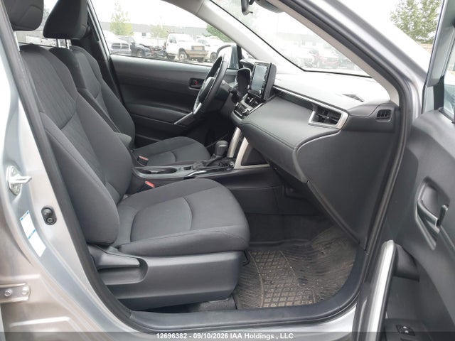 2022 Toyota Corolla Cross Le მანქანა იყიდება აუქციონზე, vin: 7MUCAABG3NV019419, აუქციონის ნომერი: 12696382