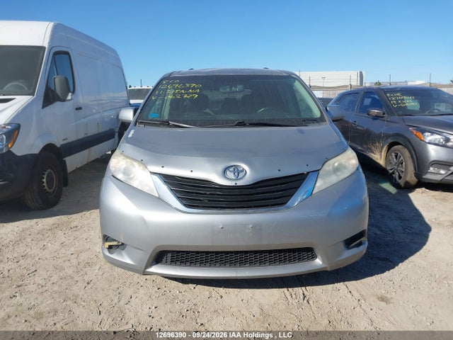 12696390 :رقم المزاد ، 5TDKK3DC1BS063729 vin ، 2011 Toyota Sienna Le 8 Passenger مزاد بيع