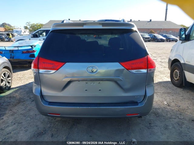 12696390 :رقم المزاد ، 5TDKK3DC1BS063729 vin ، 2011 Toyota Sienna Le 8 Passenger مزاد بيع
