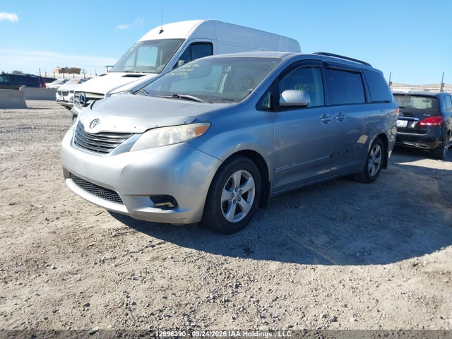12696390 :رقم المزاد ، 5TDKK3DC1BS063729 vin ، 2011 Toyota Sienna Le 8 Passenger مزاد بيع