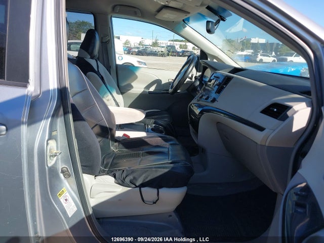 12696390 :رقم المزاد ، 5TDKK3DC1BS063729 vin ، 2011 Toyota Sienna Le 8 Passenger مزاد بيع
