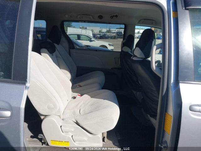 12696390 :رقم المزاد ، 5TDKK3DC1BS063729 vin ، 2011 Toyota Sienna Le 8 Passenger مزاد بيع