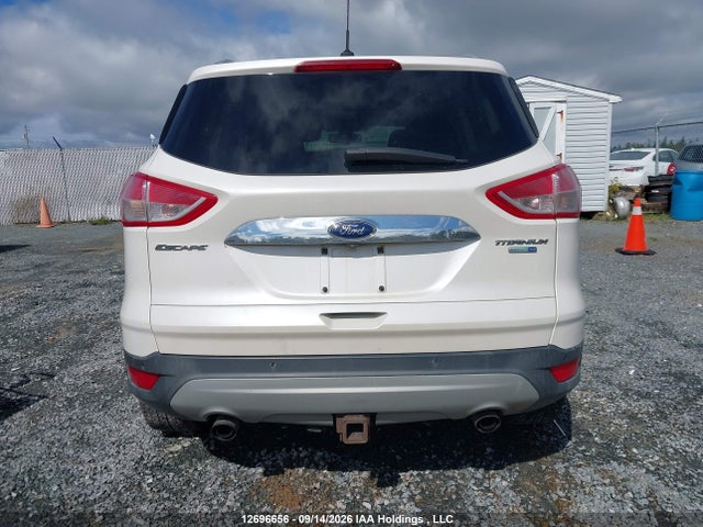 1FMCU9J98FUC15416 Ford Escape Titanium