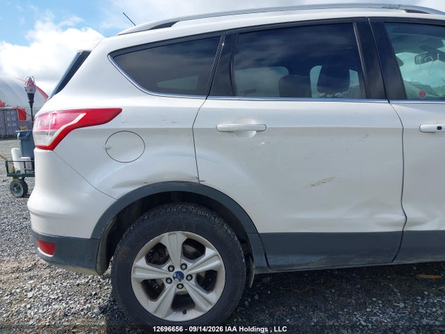 1FMCU9J98FUC15416 Ford Escape Titanium