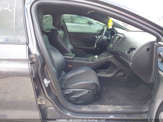 12696662 :رقم المزاد ، 1C3CCCBG9FN550281 vin ، 2015 Chrysler 200 S مزاد بيع