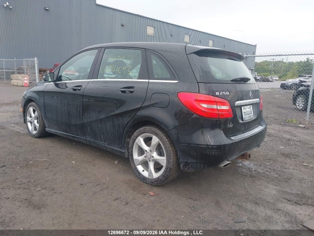 WDDMH4EBXEJ284093 Mercedes-Benz B250