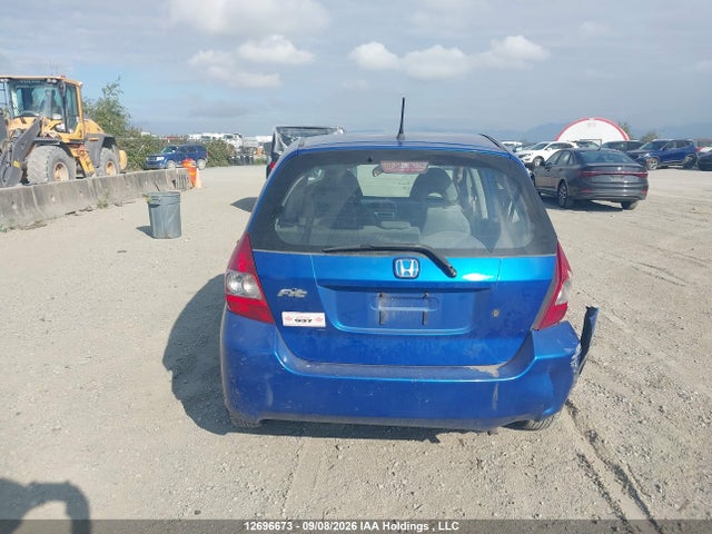 12696673 :رقم المزاد ، JHMGD38477S815403 vin ، 2007 Honda Fit مزاد بيع
