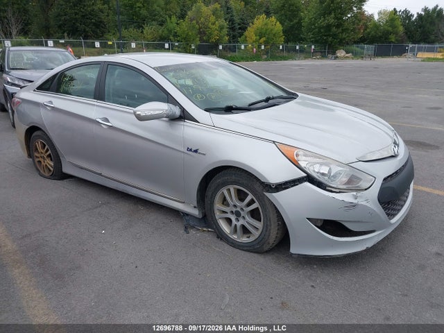 Hyundai Sonata Hybrid Hybrid 2015 KMHEC4A41FA138134 main image