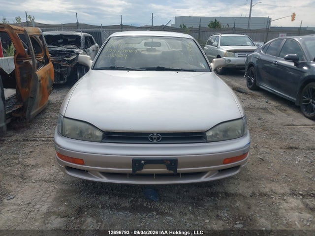 12696793 :رقم المزاد ، 4T1GK12E0RU031824 vin ، 1994 Toyota Camry Le مزاد بيع