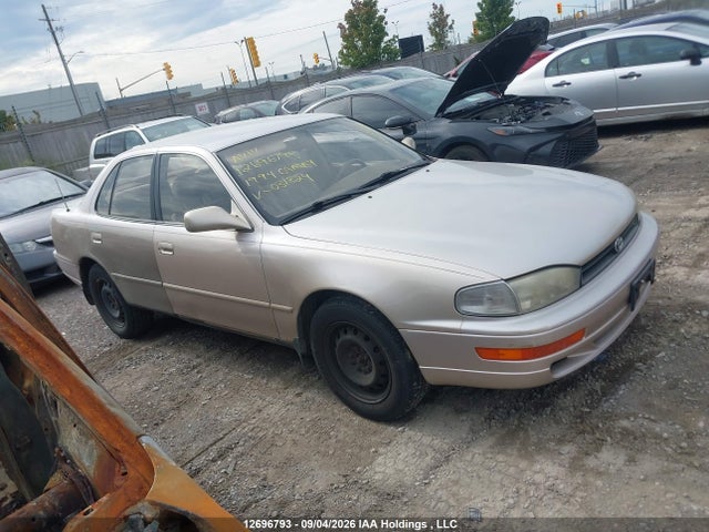 12696793 :رقم المزاد ، 4T1GK12E0RU031824 vin ، 1994 Toyota Camry Le مزاد بيع