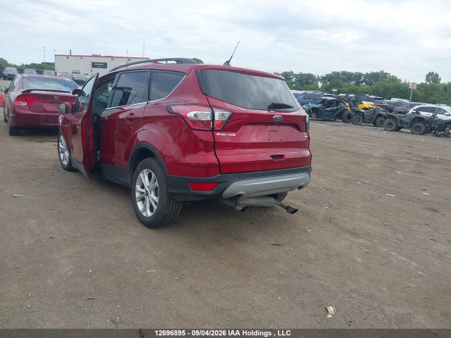12696895 :رقم المزاد ، 1FMCU0HD6JUC83390 vin ، 2018 Ford Escape Sel مزاد بيع