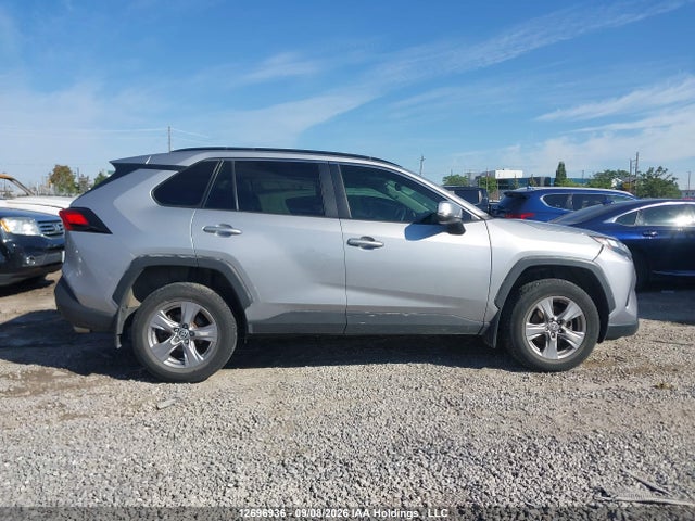 Auction sale of the 2022 Toyota Rav4 Xle, vin: 2T3R1RFV2NC272579, lot number: 12696936