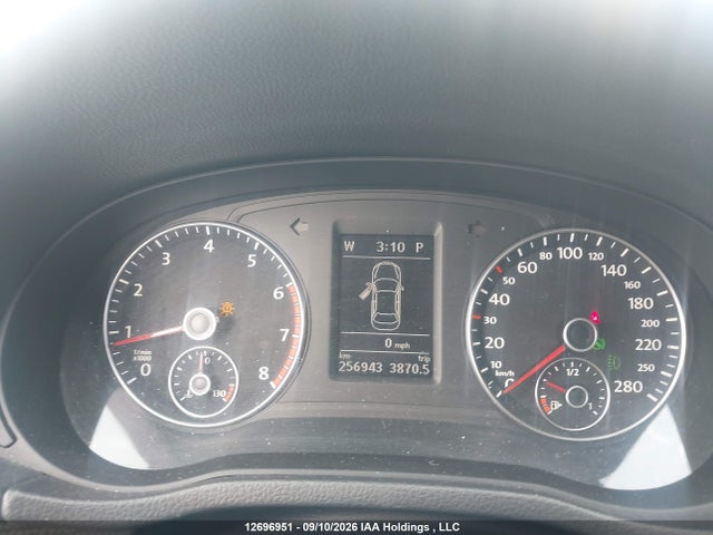 12696951 :رقم المزاد ، 1VWBS7A36FC040057 vin ، 2015 Volkswagen Passat 1.8 Tsi Comfortline مزاد بيع