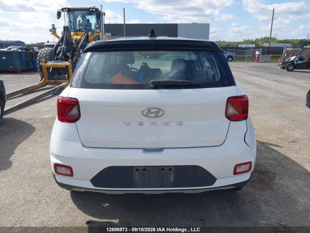 Продаж на аукціоні авто 2022 Hyundai Venue Essential Auto Ivt With Two-tone Body Colour, vin: KMHRB8A37NU198371, номер лоту: 12696973