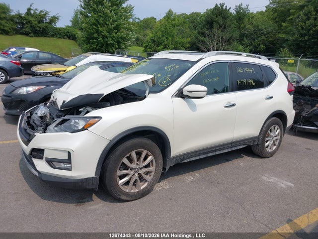 2017 Nissan Rogue S/sl Platinum/sv მანქანა იყიდება აუქციონზე, vin: 5N1AT2MV1HC791996, აუქციონის ნომერი: 12674343