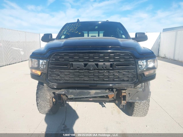 12697198 :رقم المزاد ، 3C6UR5DJ2NG153979 vin ، 2022 Ram 2500 Big Horn/lone Star مزاد بيع