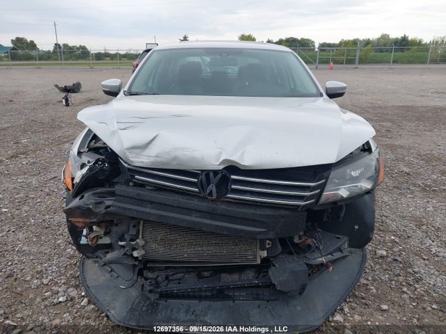 1VWBS7A3XFC017445 Volkswagen PASSAT SE