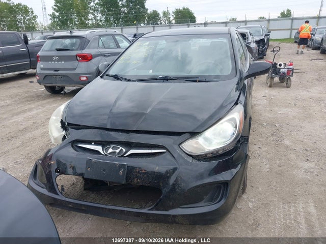2013 Hyundai Accent Gl მანქანა იყიდება აუქციონზე, vin: KMHCT4AE5DU291417, აუქციონის ნომერი: 12697387