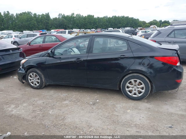 2013 Hyundai Accent Gl მანქანა იყიდება აუქციონზე, vin: KMHCT4AE5DU291417, აუქციონის ნომერი: 12697387