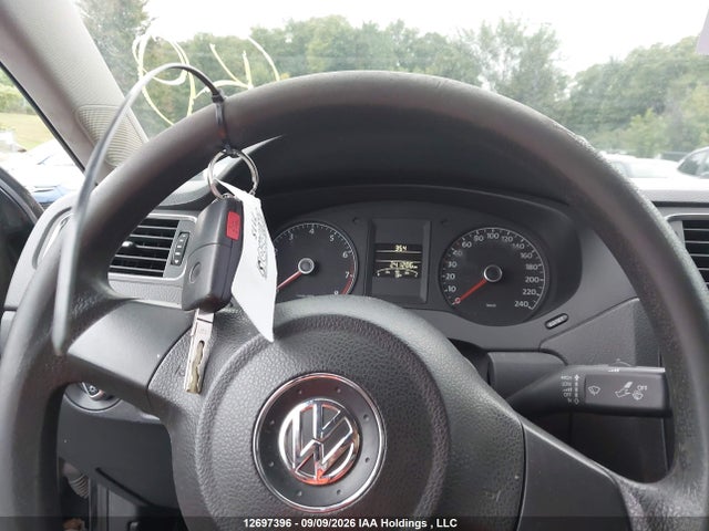 2011 Volkswagen Jetta 2.5l Comfortline/2.5l Sportline მანქანა იყიდება აუქციონზე, vin: 3VWDX7AJ8BM373555, აუქციონის ნომერი: 12697396