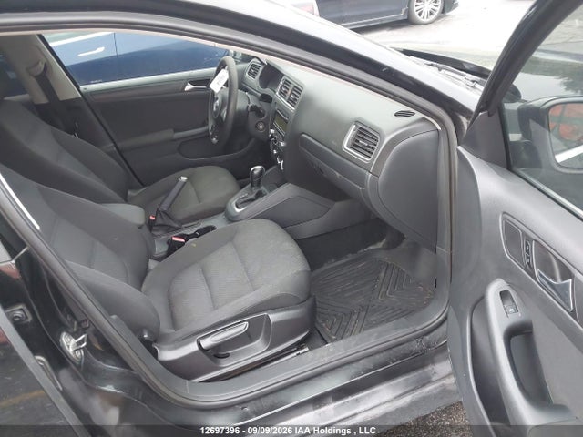 2011 Volkswagen Jetta 2.5l Comfortline/2.5l Sportline მანქანა იყიდება აუქციონზე, vin: 3VWDX7AJ8BM373555, აუქციონის ნომერი: 12697396