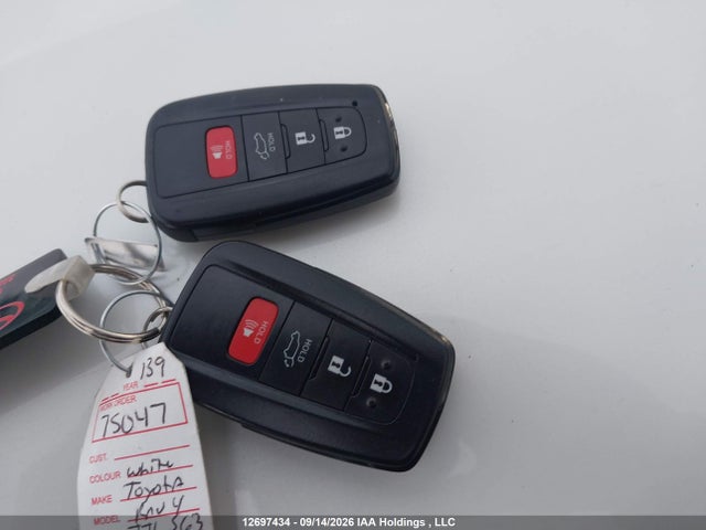Продажа на аукционе авто 2022 Toyota Rav4 Limited, vin: 2T3DWRFV1NW150158, номер лота: 12697434