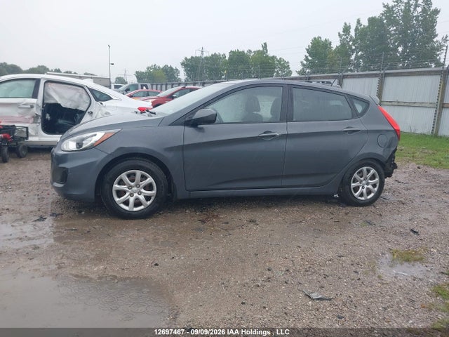 2013 Hyundai Accent Gls/gs მანქანა იყიდება აუქციონზე, vin: KMHCT5AE5DU066341, აუქციონის ნომერი: 12697467