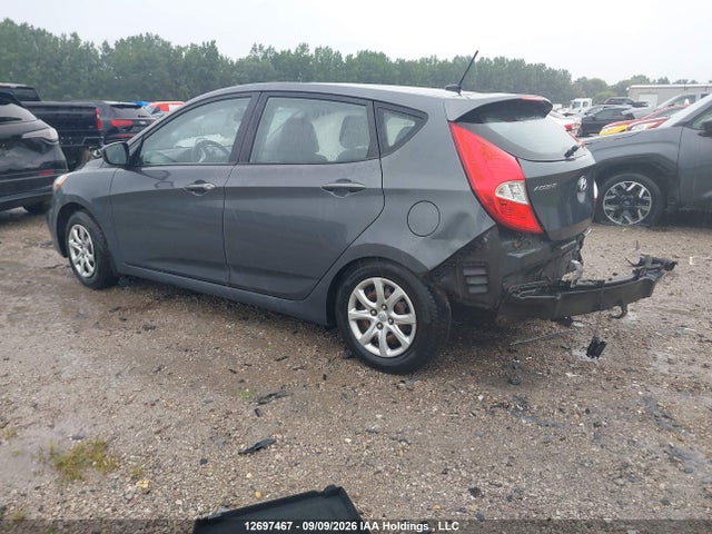 2013 Hyundai Accent Gls/gs მანქანა იყიდება აუქციონზე, vin: KMHCT5AE5DU066341, აუქციონის ნომერი: 12697467