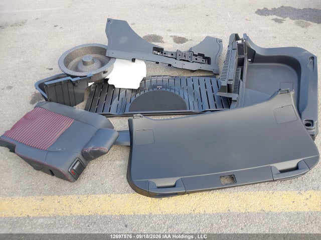 Toyota RAV4 XSE 2025 JTMGB3FV8SD235061 Image 12