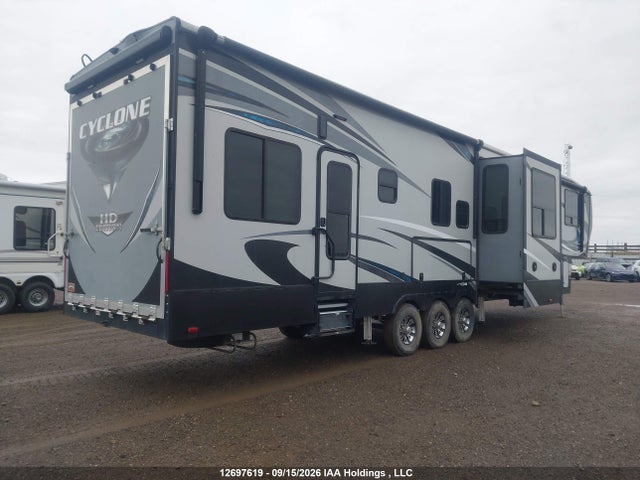 Heartland Recreational 2018 5SFCG4438JE354533 Image 2