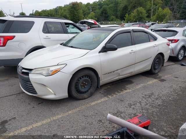 12697679 :رقم المزاد ، 4T1BF1FK8FU886295 vin ، 2015 Toyota Camry Le/xle/se/xse مزاد بيع