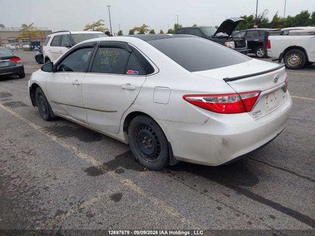 12697679 :رقم المزاد ، 4T1BF1FK8FU886295 vin ، 2015 Toyota Camry Le/xle/se/xse مزاد بيع