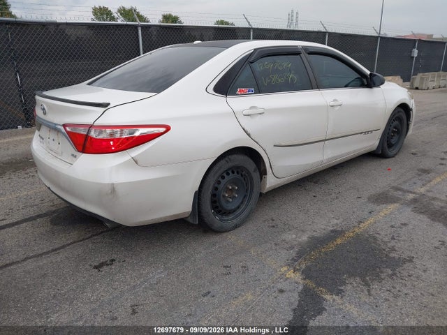 12697679 :رقم المزاد ، 4T1BF1FK8FU886295 vin ، 2015 Toyota Camry Le/xle/se/xse مزاد بيع