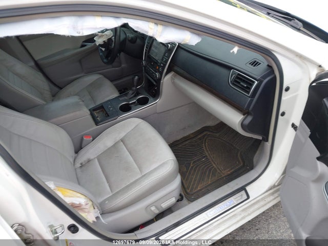12697679 :رقم المزاد ، 4T1BF1FK8FU886295 vin ، 2015 Toyota Camry Le/xle/se/xse مزاد بيع