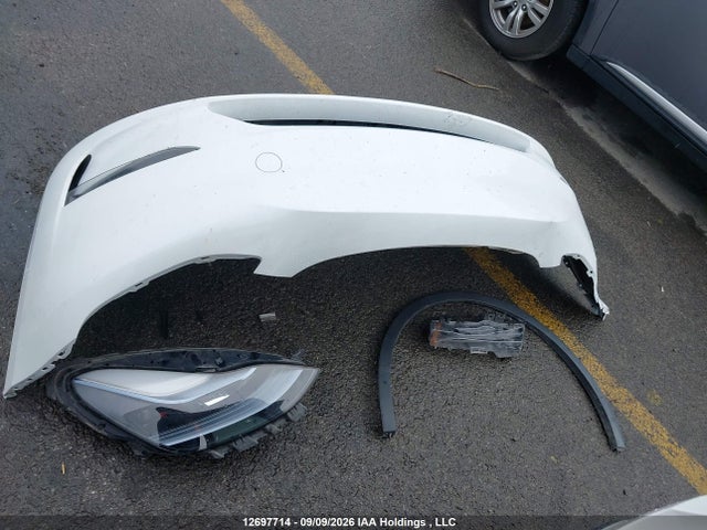 Tesla Model Y Long Range 2024 LRWYGDEEXRC640820 Image 12