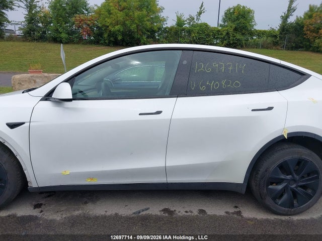 Tesla Model Y Long Range 2024 LRWYGDEEXRC640820 Image 15
